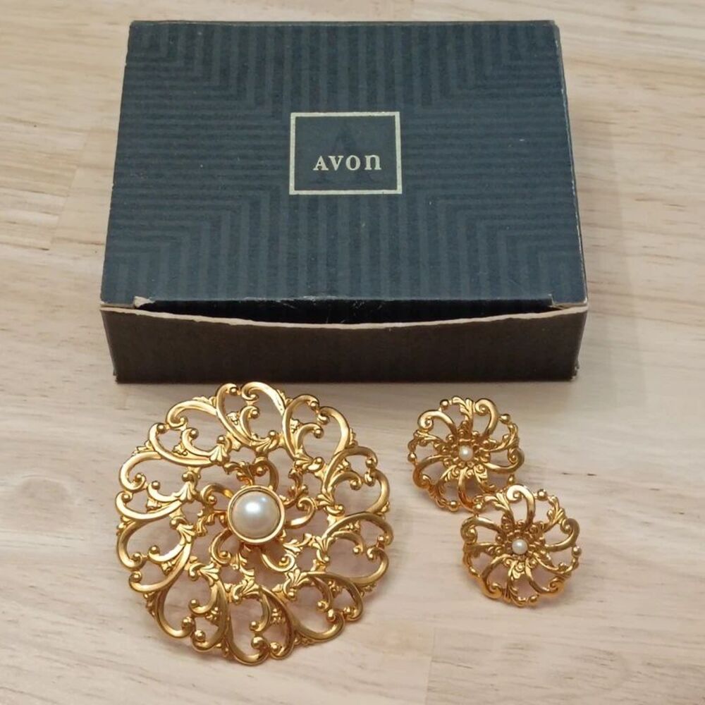 Avon Vintage Flower Blossom Brooch Pin & Earrings Gift Set Gold Tone